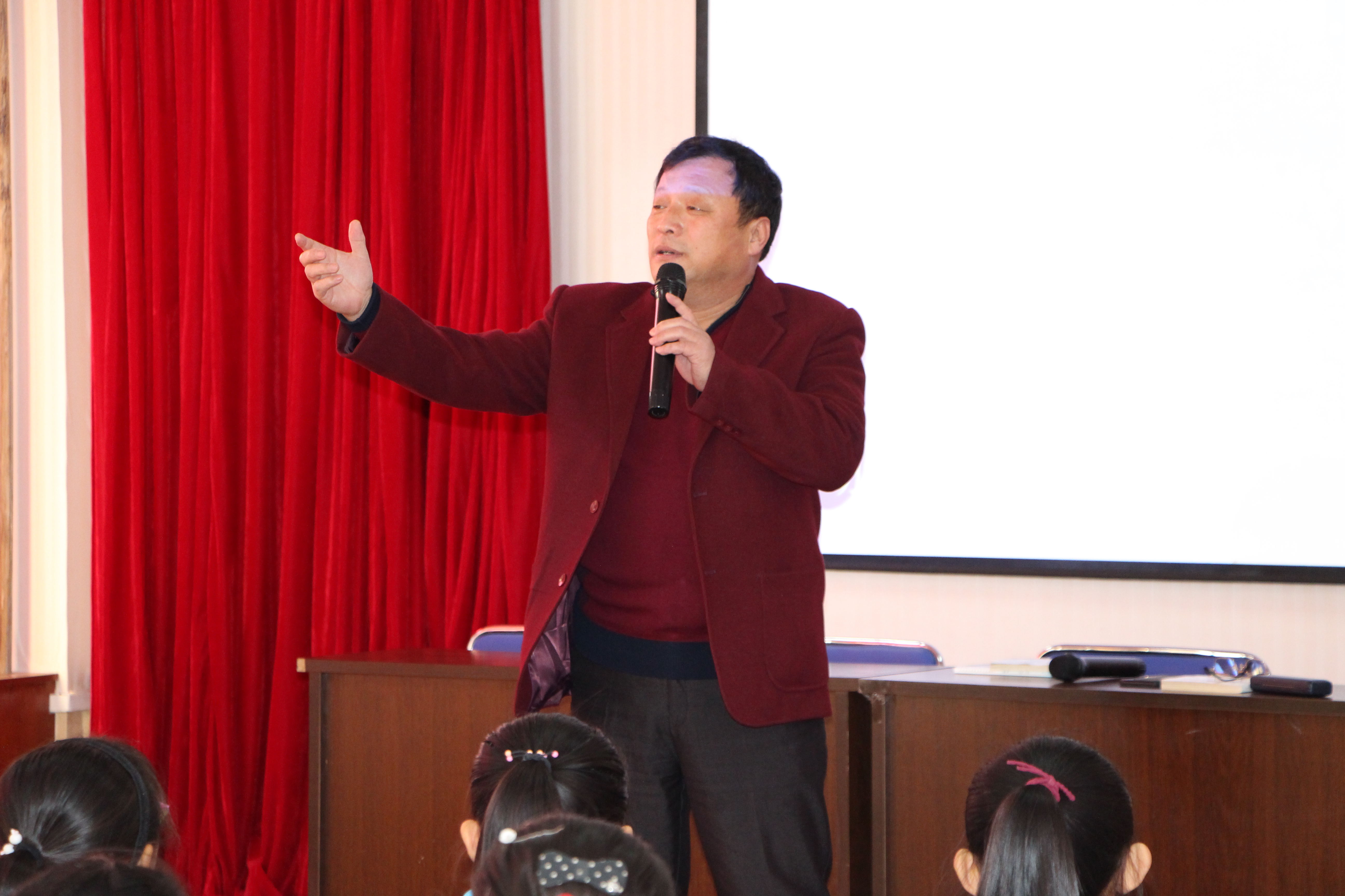 �ͼ��ܵ���λ��ʦ���Լ�����ѵ���������������ļ���Ҫ��